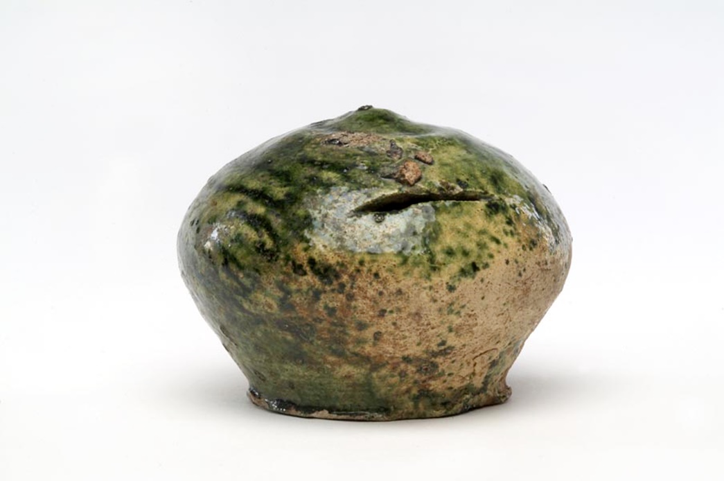 Boxing Day treats
It is unusual to find an unbroken pottery money box such as this one. Children and apprentices would save money and tips in these money boxes, breaking them open on Boxing Day (26 December) to buy themselves Christmas treats. (ID no.: A3855)
